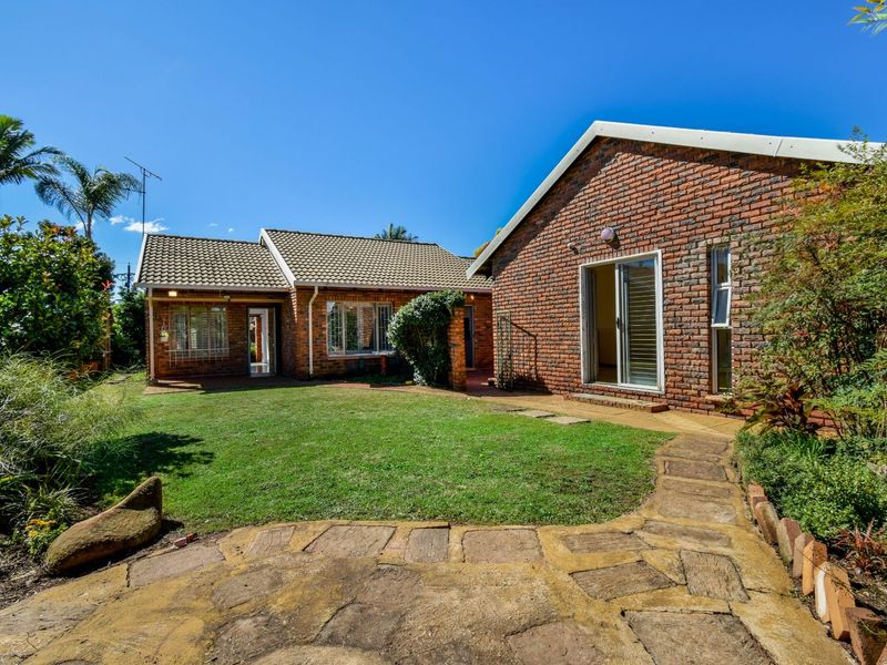 House For Sale in Faerie Glen - Photo 7