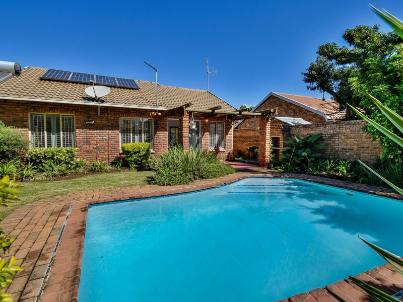 House For Sale in Faerie Glen - Photo 2
