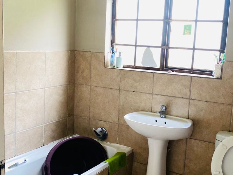 House To Rent in Jackaroo Park - Photo 8