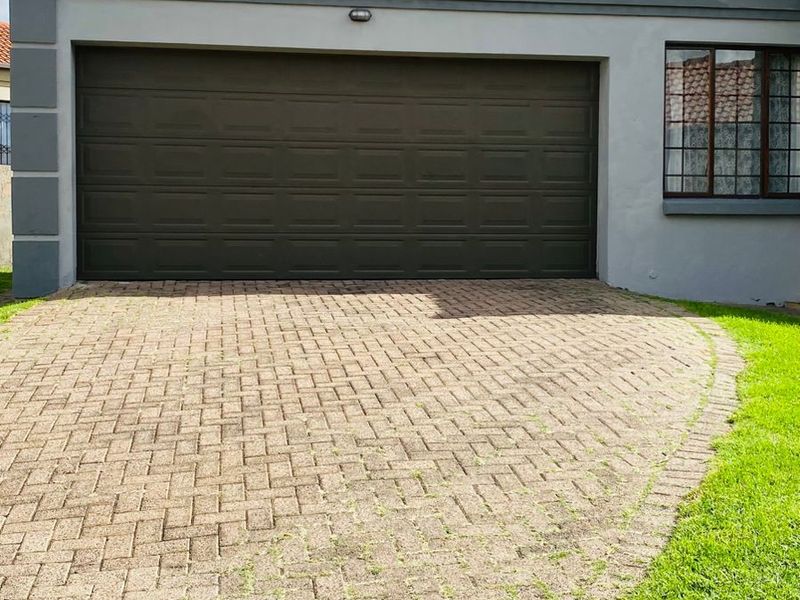 House For Sale in Jackaroo Park - Photo 3