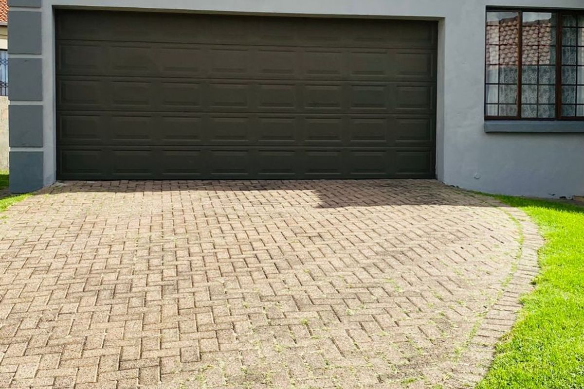 House For Sale in Jackaroo Park - Photo 3