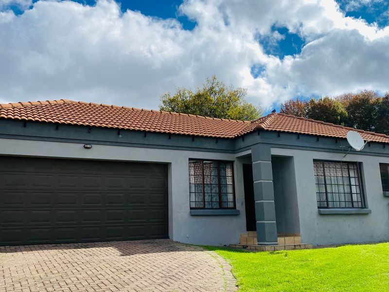 House For Sale in Jackaroo Park - Photo 1