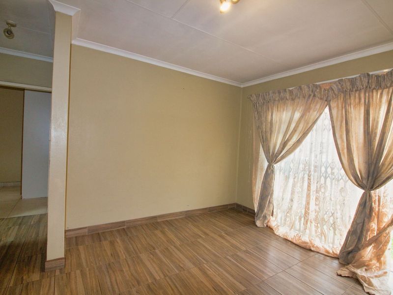Townhouse For Sale in Witpoortjie - Photo 7