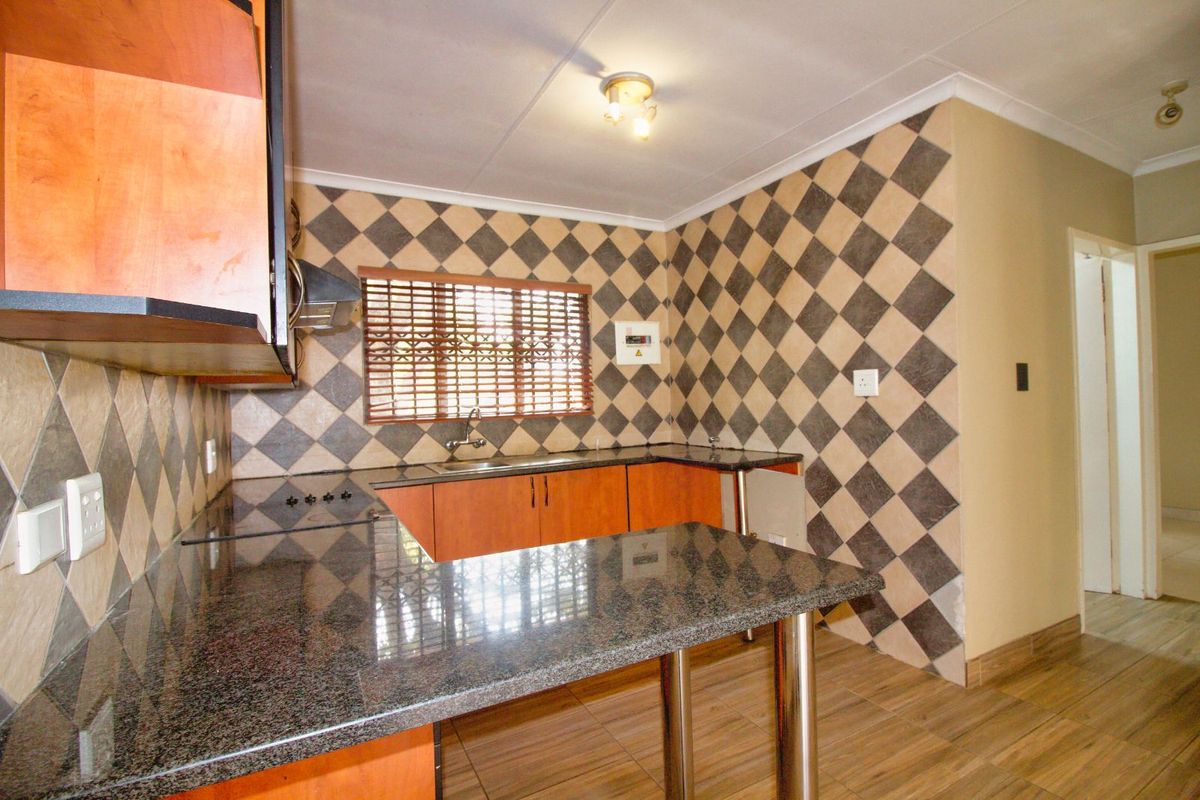 Townhouse For Sale in Witpoortjie - Photo 5