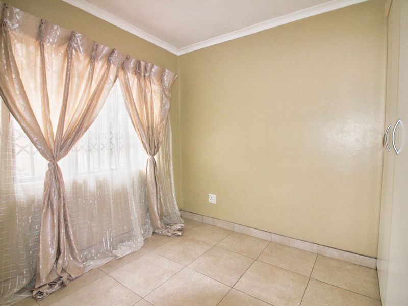 Townhouse For Sale in Witpoortjie - Photo 9