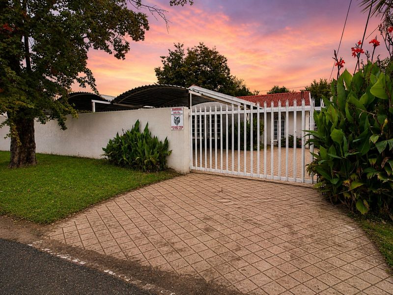 House For Sale in Florida Lake - Photo 2