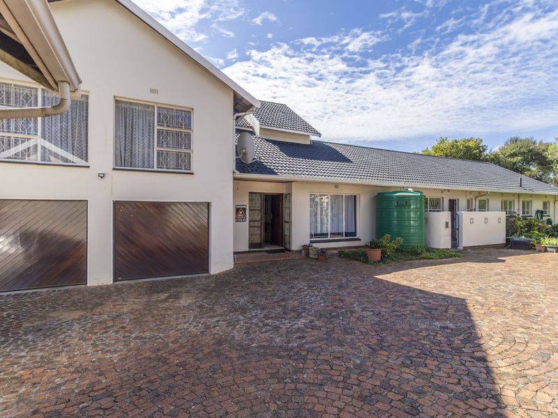 House For Sale in Northcliff - Photo 2