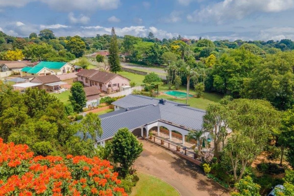 House For Sale in Waterfall - Photo 2