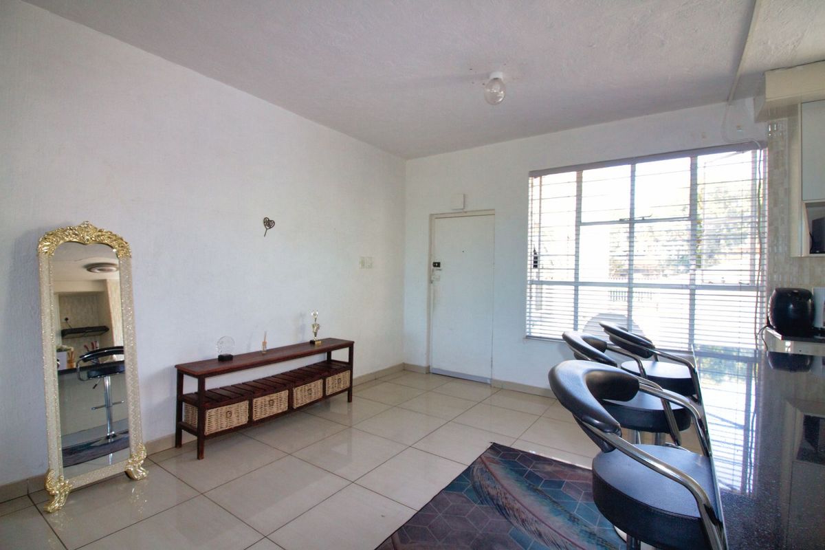 Apartment For Sale in Bramley - Photo 5