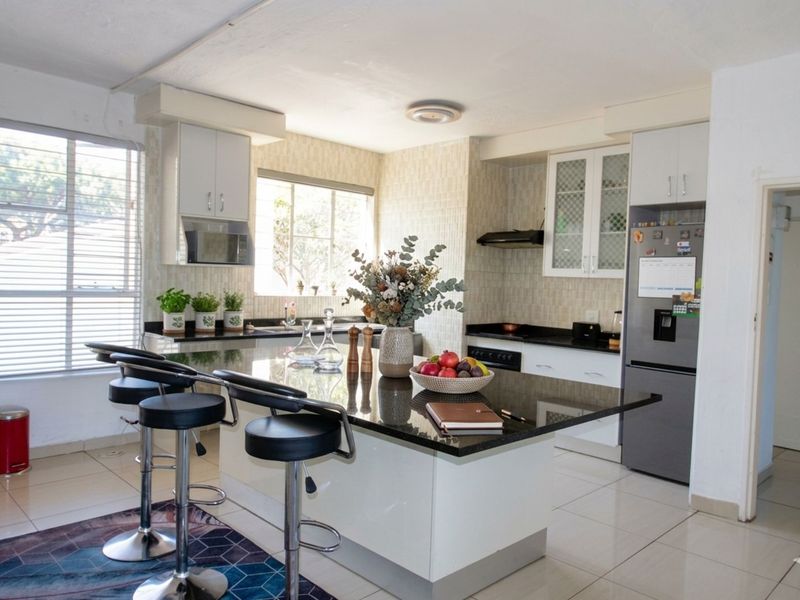 Apartment For Sale in Bramley - Photo 1