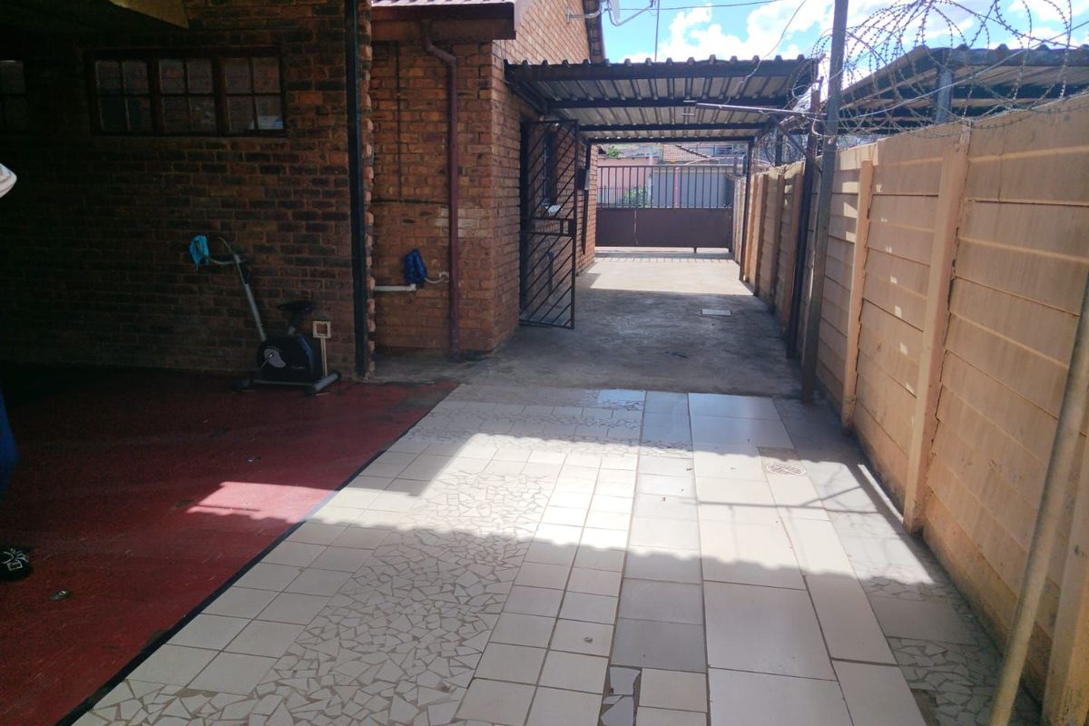House For Sale in Mamelodi - Photo 3