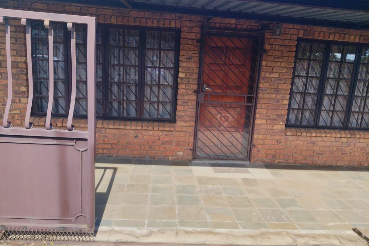 House For Sale in Mamelodi - Photo 2