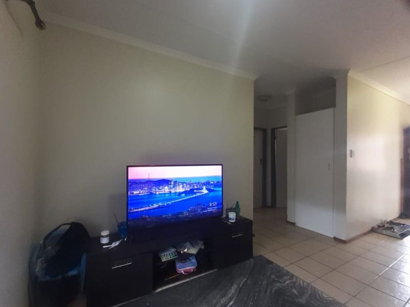 Apartment For Sale in Amberfield - Photo 6