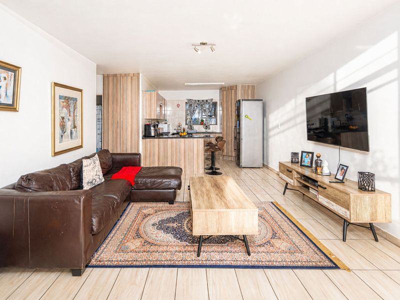 Apartment For Sale in Honeydew - Photo 2