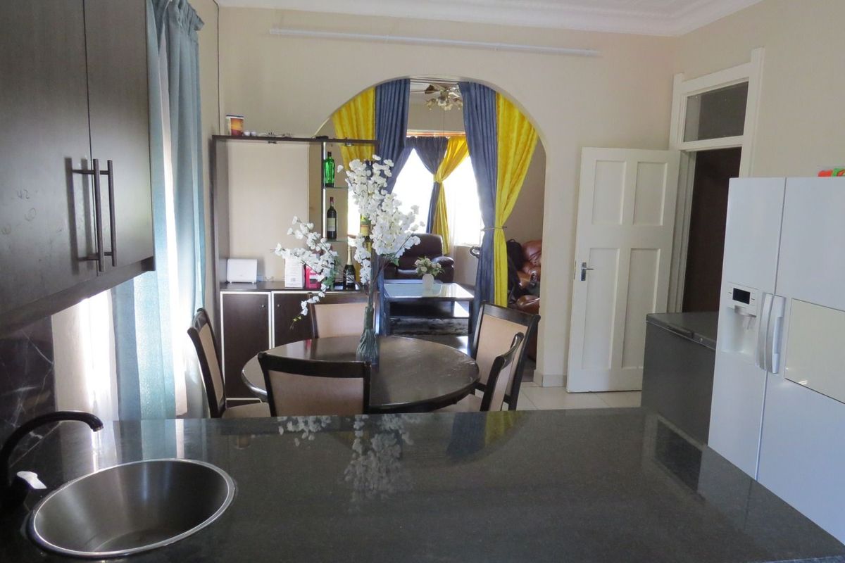 House For Sale in Kensington - Photo 5