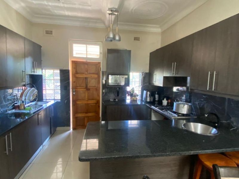 House For Sale in Kensington - Photo 8