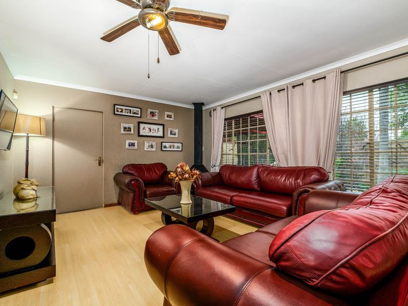 House For Sale in Radiokop - Photo 10