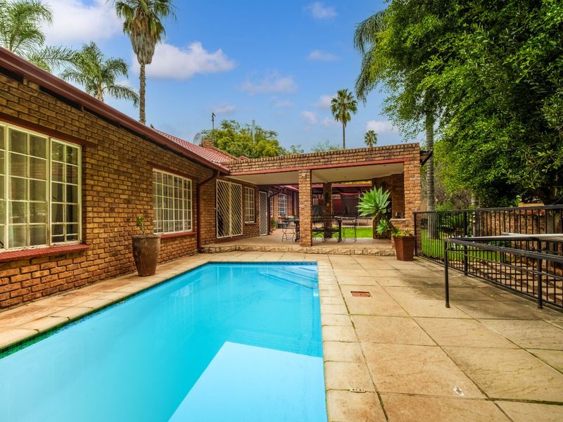 House For Sale in Radiokop - Photo 2