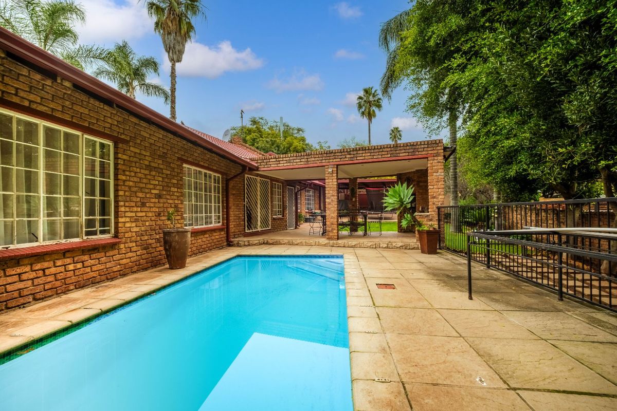 House For Sale in Radiokop - Photo 2