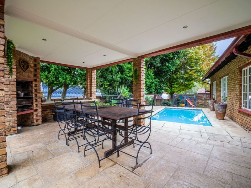 House For Sale in Radiokop - Photo 6