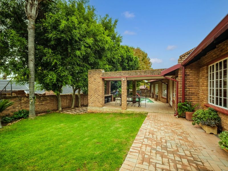 House For Sale in Radiokop - Photo 3