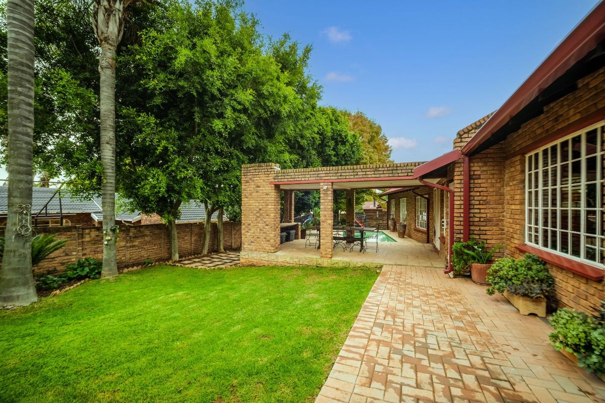 House For Sale in Radiokop - Photo 3