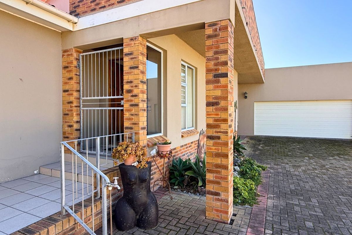 House For Sale in Kleinbaai - Photo 4