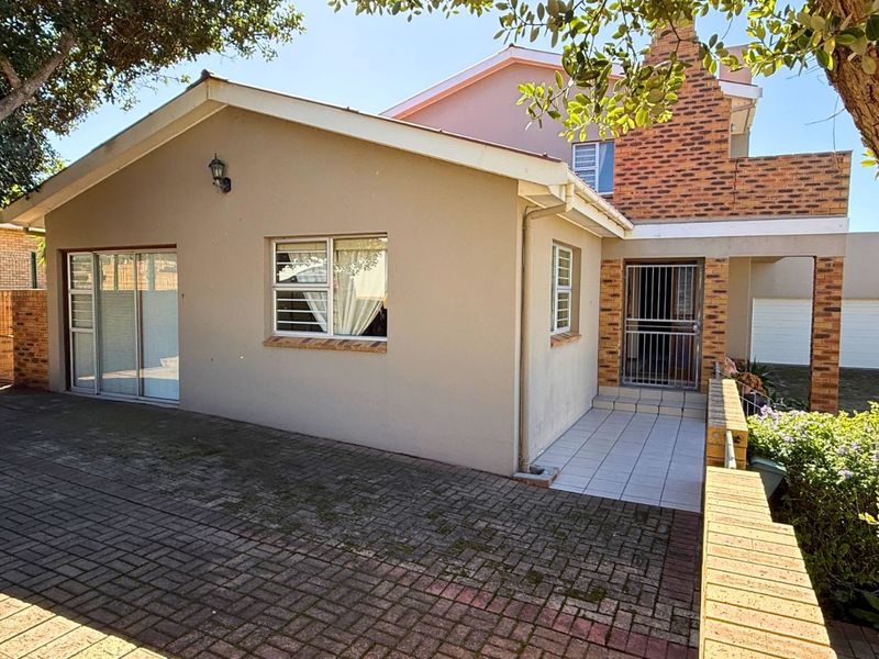 House For Sale in Kleinbaai - Photo 2