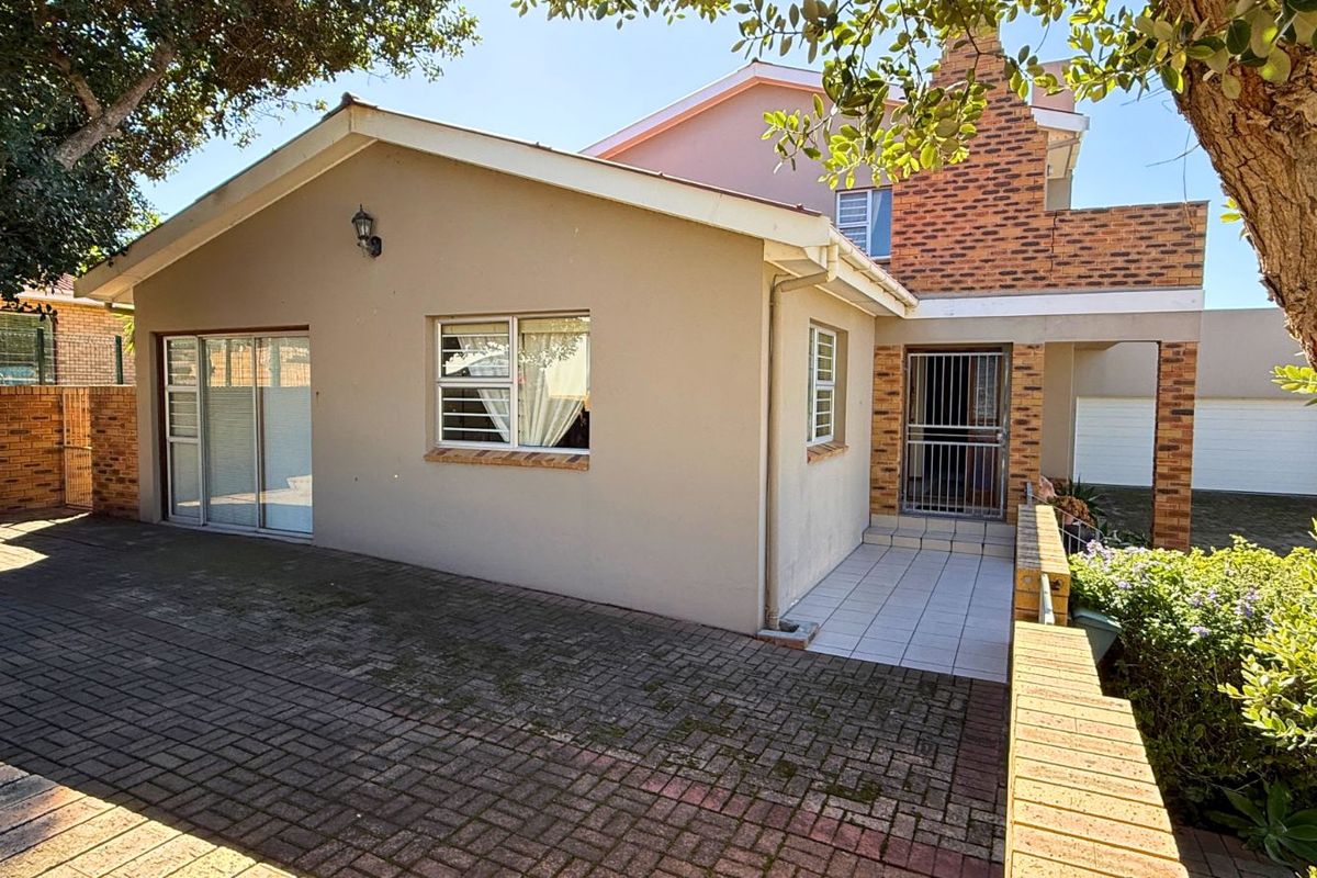 House For Sale in Kleinbaai - Photo 2