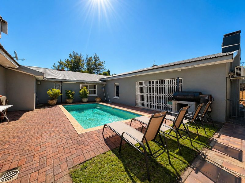House For Sale in Ermelo Central - Photo 2