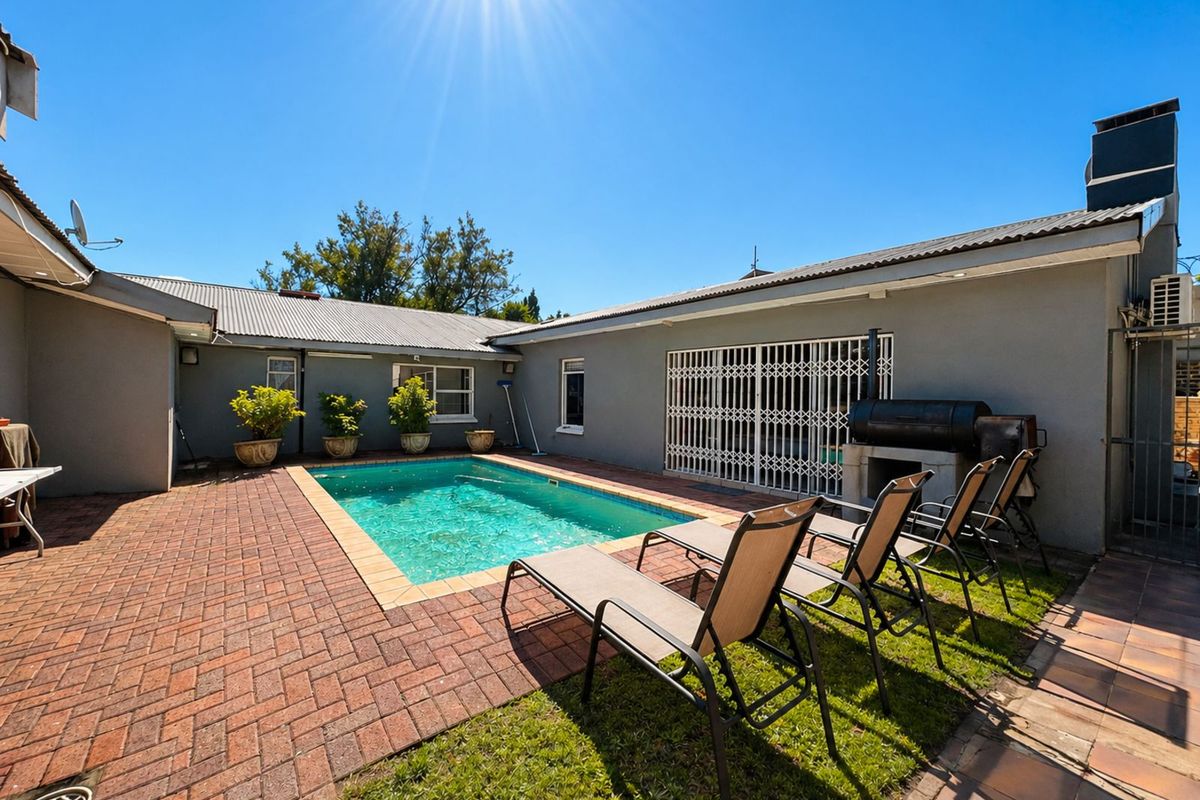 House For Sale in Ermelo Central - Photo 2
