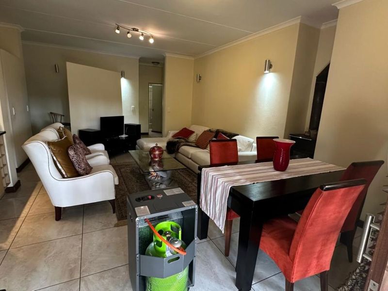 House For Sale in Fourways - Photo 4