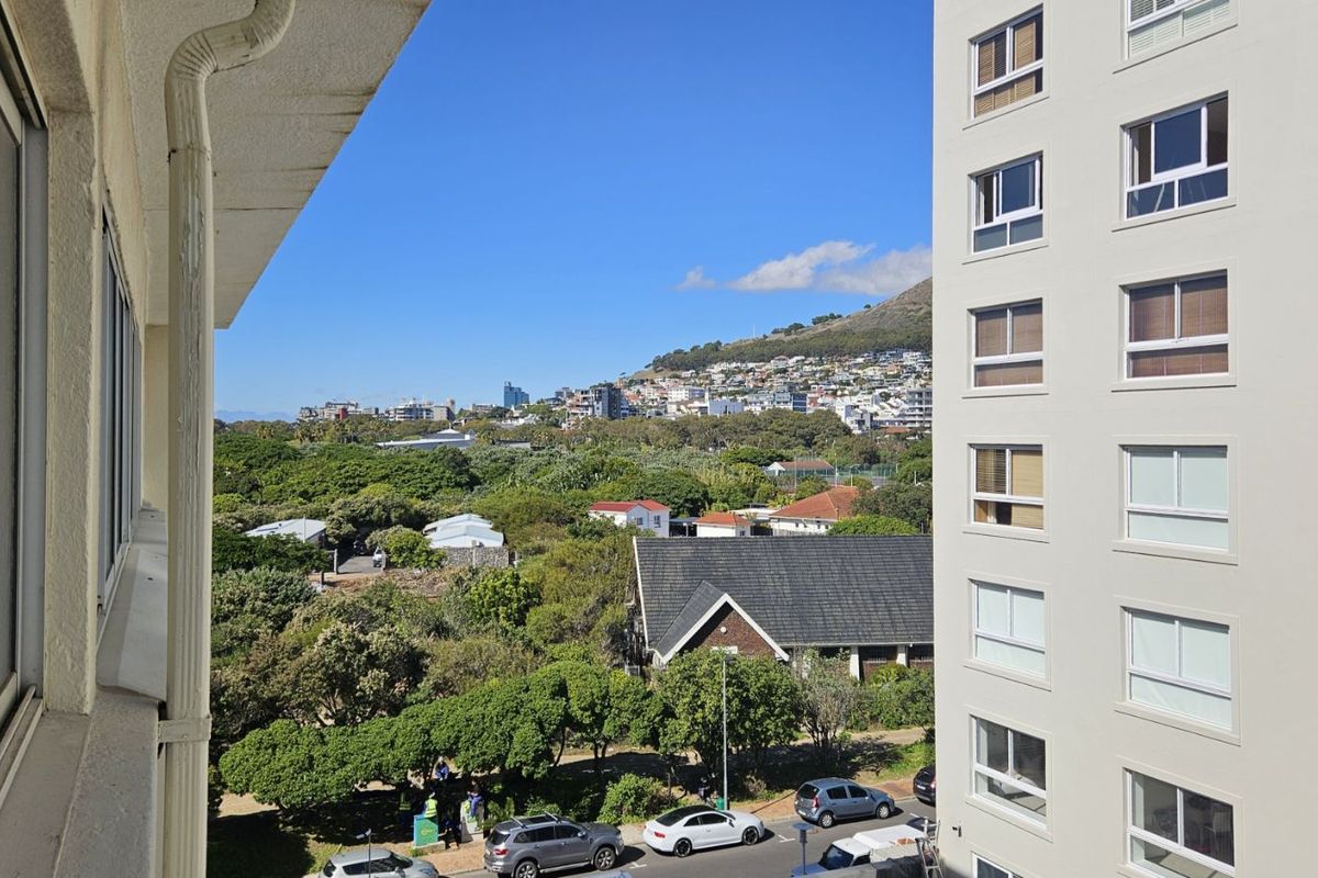 Apartment For Sale in Mouille Point - Photo 3