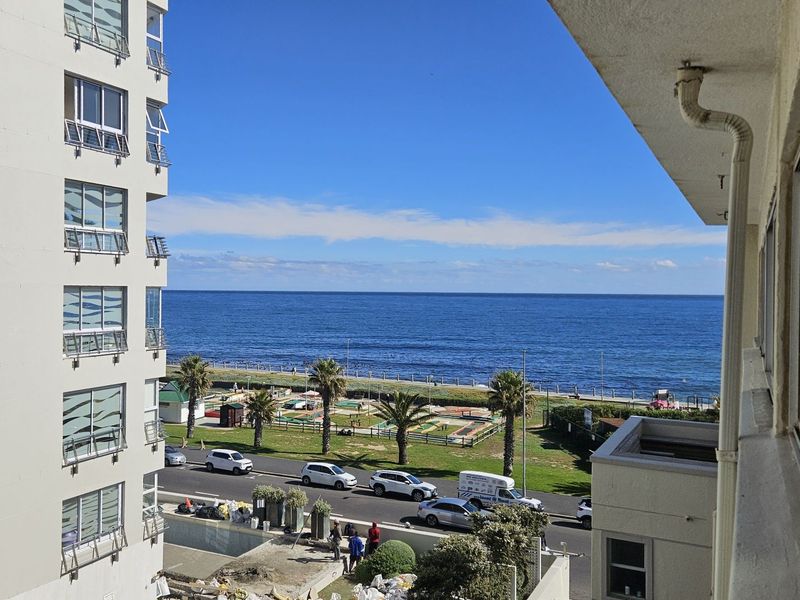 Apartment For Sale in Mouille Point - Photo 2