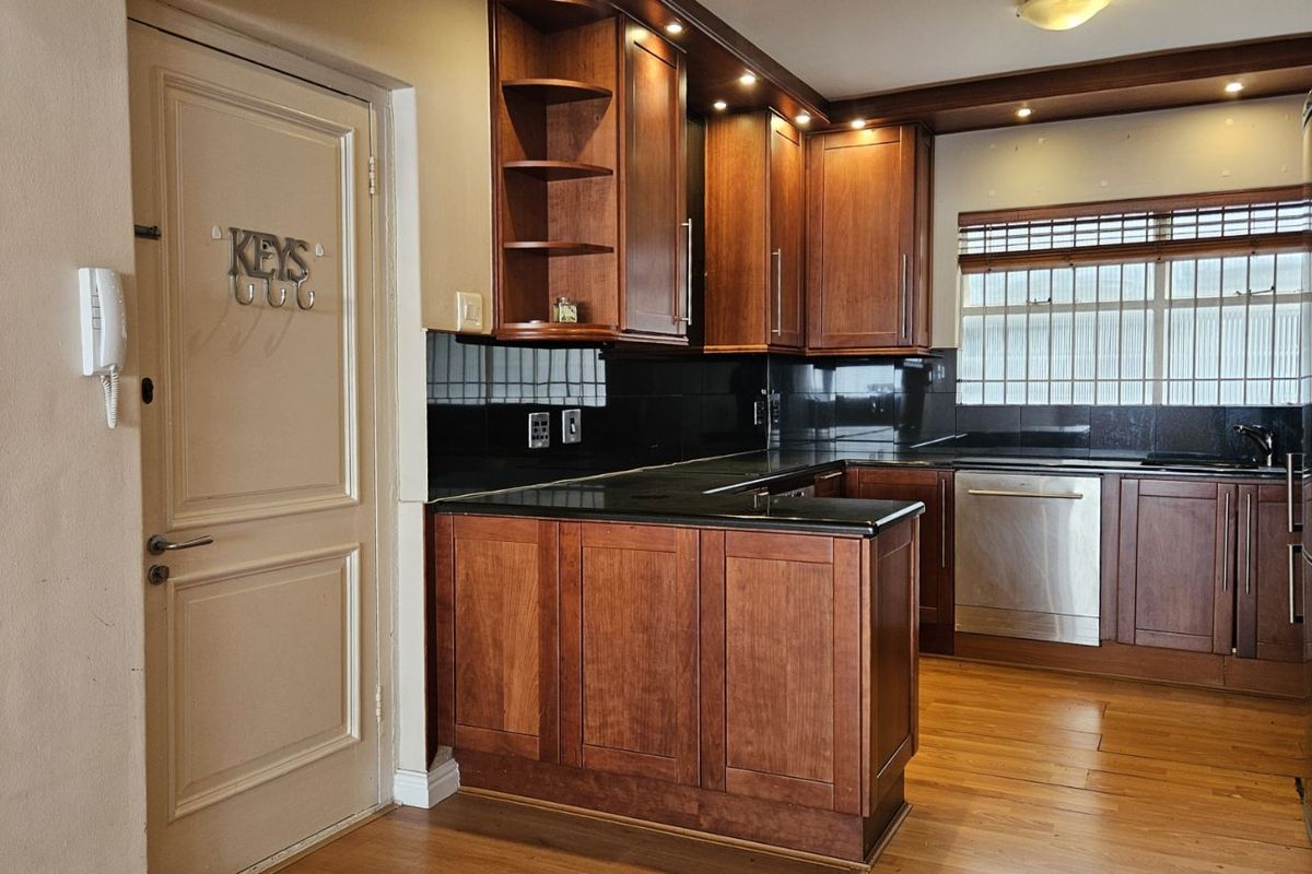 Apartment For Sale in Mouille Point - Photo 4