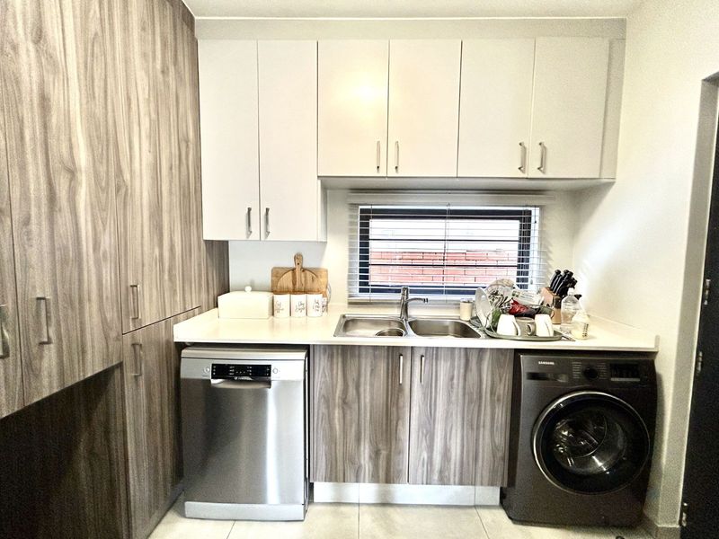 House For Sale in Kyalami - Photo 9