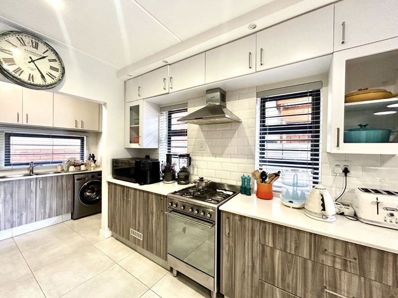 House For Sale in Kyalami - Photo 8