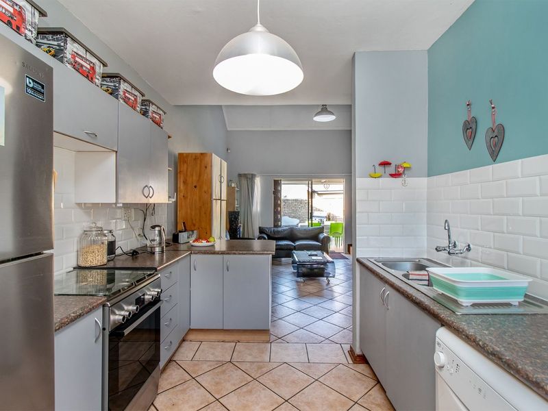 Townhouse For Sale in Equestria - Photo 7