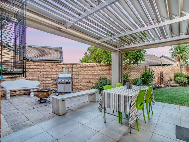 Townhouse For Sale in Equestria - Photo 2