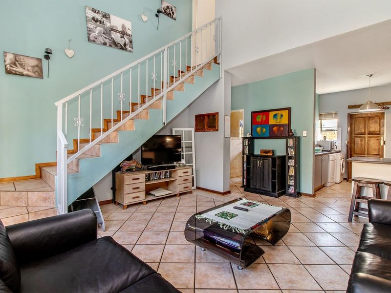 Townhouse For Sale in Equestria - Photo 4