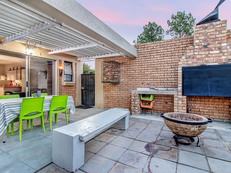 Townhouse For Sale in Equestria - Photo 3