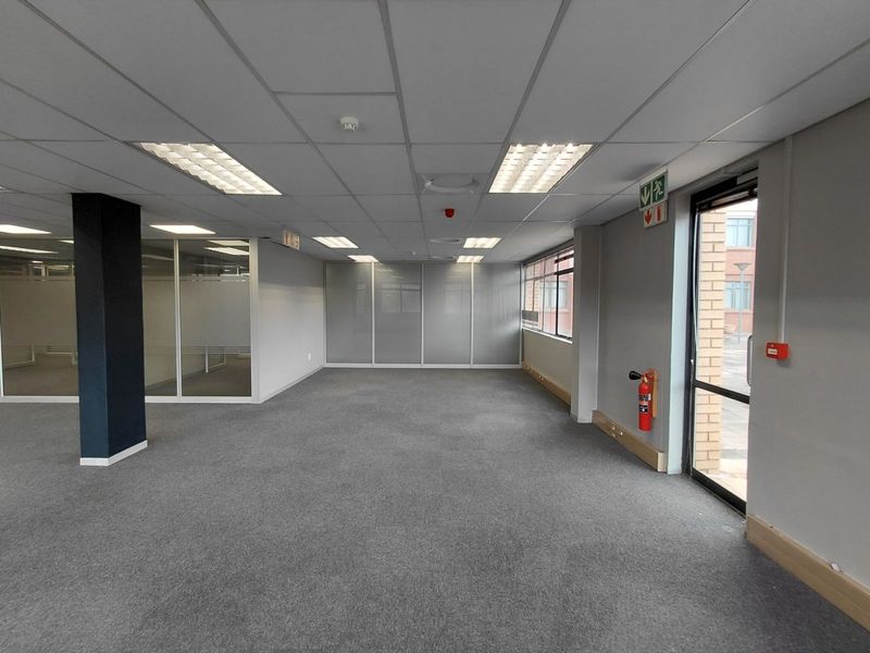 Office To Rent in Faerie Glen - Photo 9
