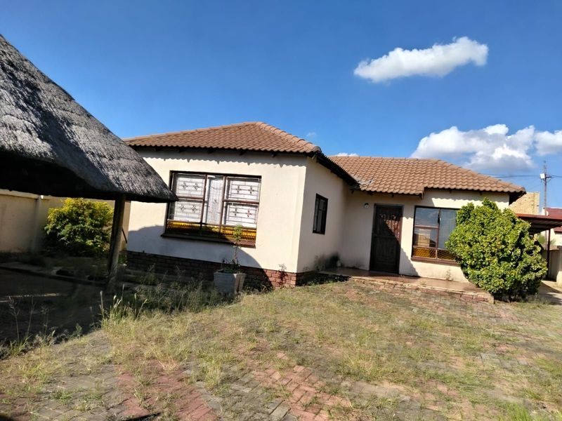 House For Sale in Mabopane Central - Photo 2