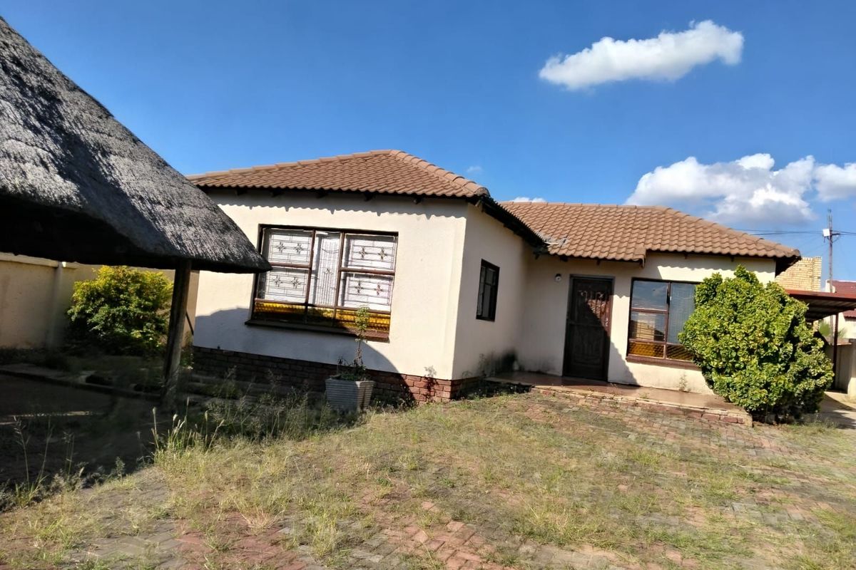House For Sale in Mabopane Central - Photo 2