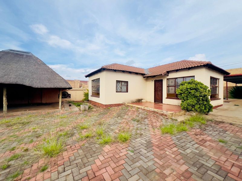 House For Sale in Mabopane Central - Photo 4