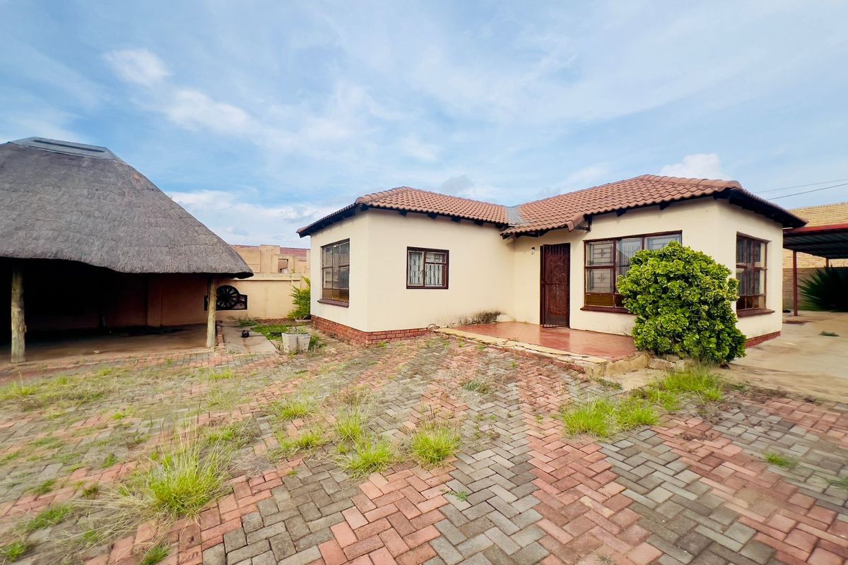 House For Sale in Mabopane Central - Photo 4