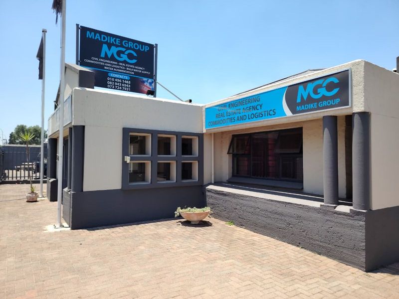 House For Sale in Boksburg South - Photo 2