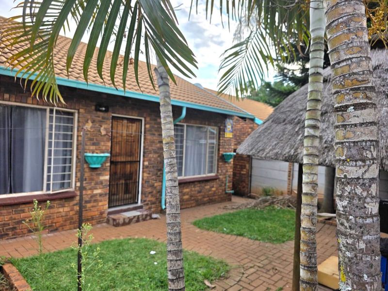 Townhouse For Sale in The Orchards - Photo 2