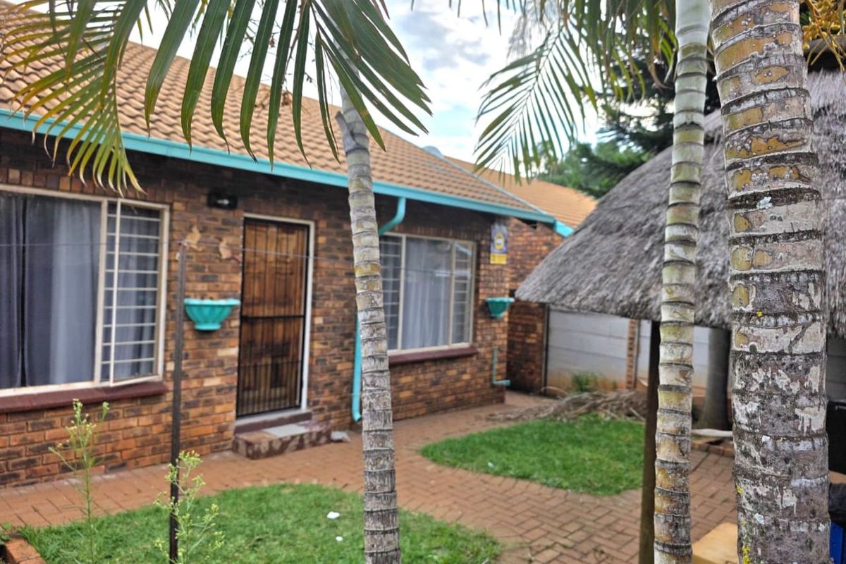 Townhouse For Sale in The Orchards - Photo 2
