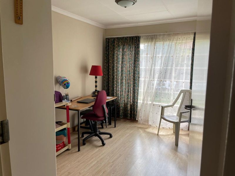 Townhouse For Sale in Amberfield Glen - Photo 8